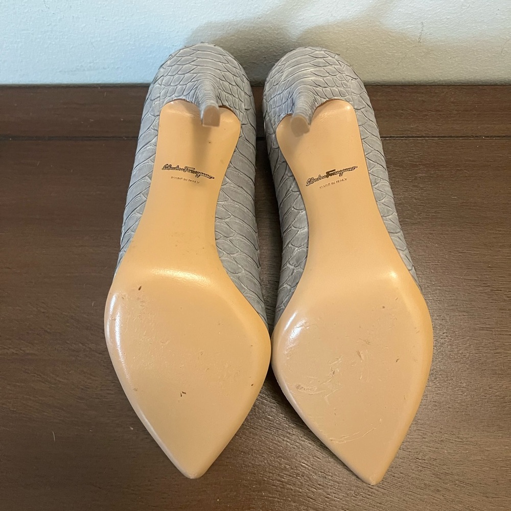 Salvatore Ferragamo Susi Gray Python Texture Heels - image 5